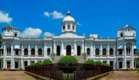 অপরুপ সৌন্দর্যের শত বছরের রংপুরের জমিদার বাড়ি