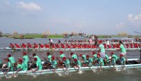 গ্রামবাংলার ঐতিহ্যকে টিকিয়ে রাখতে নওগাঁয় নৌকা বাইচ প্রতিযোগিতা