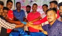উপদেষ্টা কর্তৃক উপকুলীয় প্রেসক্লাবের সাংবাদিকদের গেঞ্জি বিতরণ অনুষ্ঠান ও আলোচনা সভা