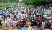 কিশোরগঞ্জের ঐতিহাসিক শোলাকিয়ায় মুসলিম উম্মাহর শান্তি-সমৃদ্ধি কামনায় মোনাজাত।