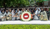 বঙ্গবন্ধুর সমাধিতে ফরেন অফিস স্পাউসেস এসোসিয়েশনের শ্রদ্ধা নিবেদন